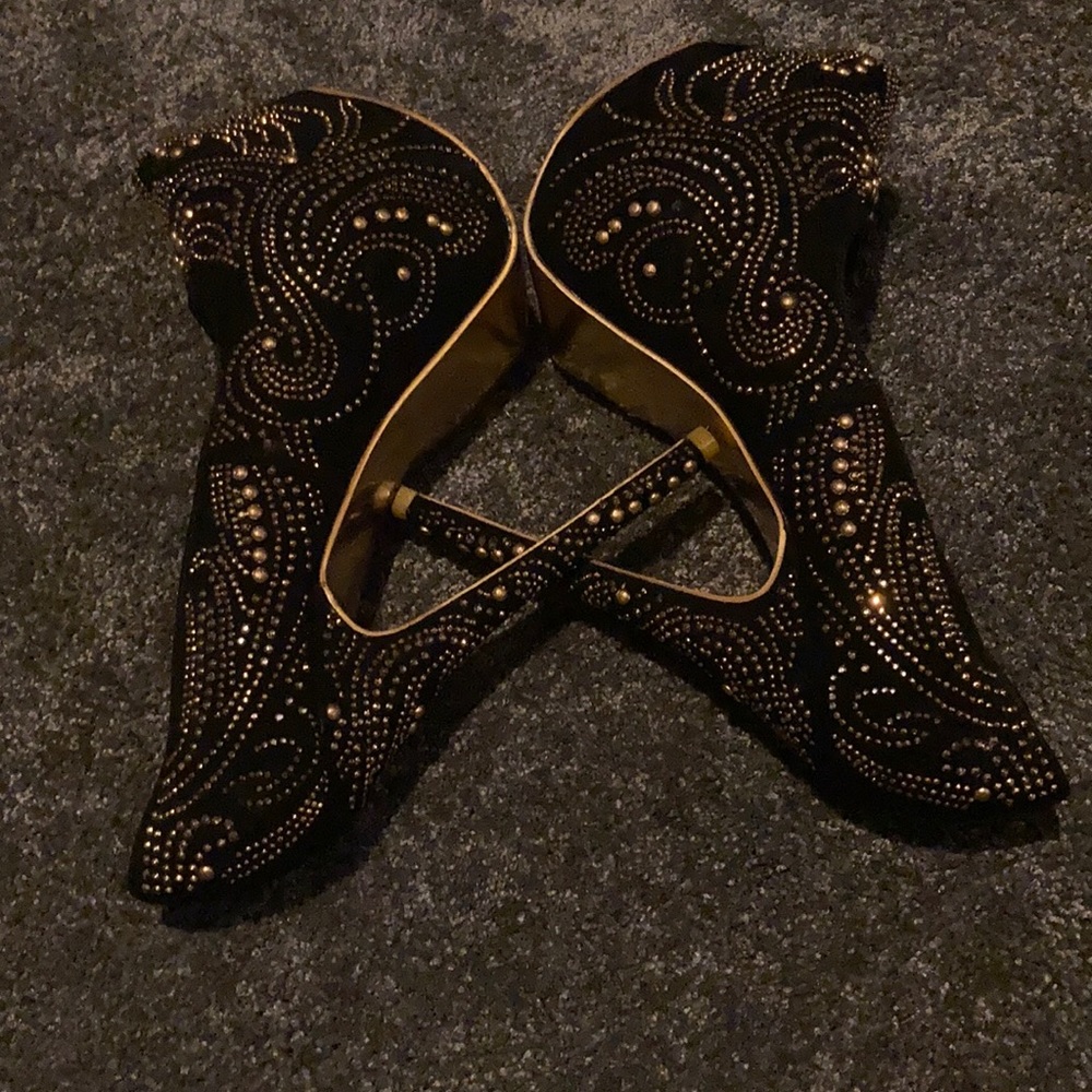 Women gold heels size:9.5